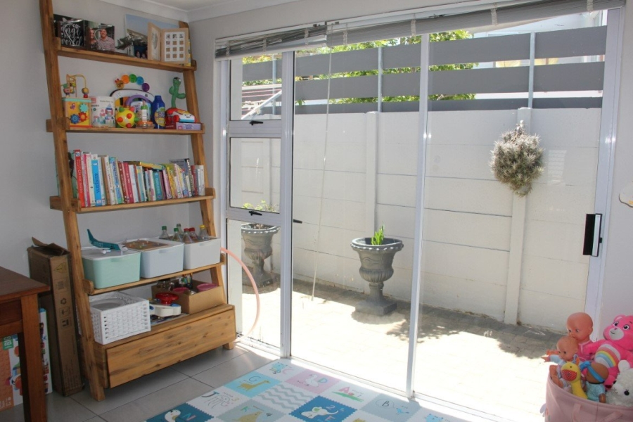 To Let 3 Bedroom Property for Rent in Heldervue Western Cape